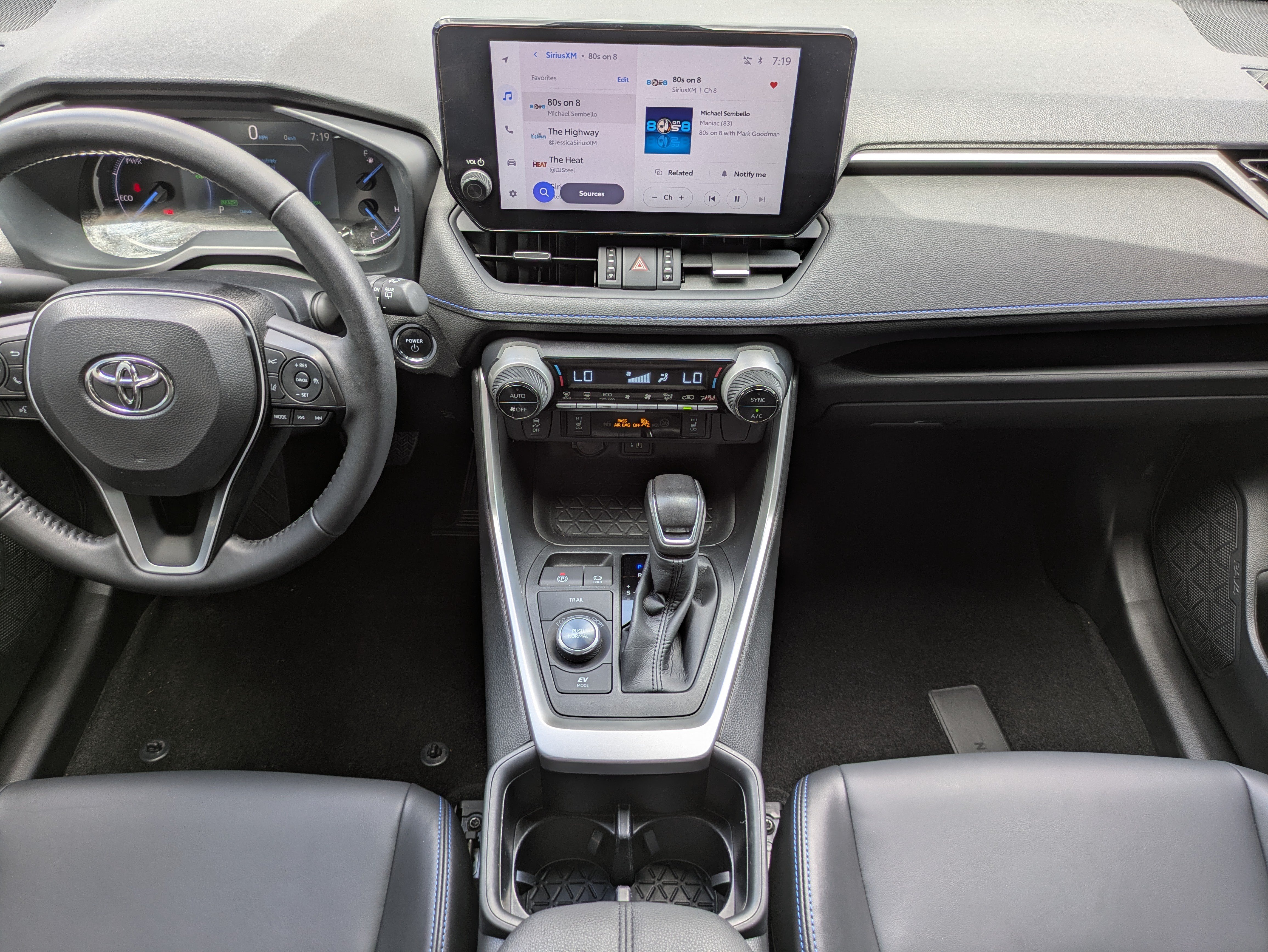 Used 2025 Toyota RAV4 XSE AWD/4WD image 34