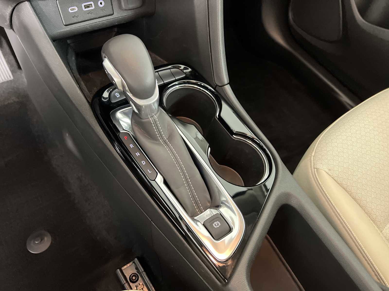 Used 2023 Buick Encore GX Preferred w/ Cold Weather Comfort Package image 27