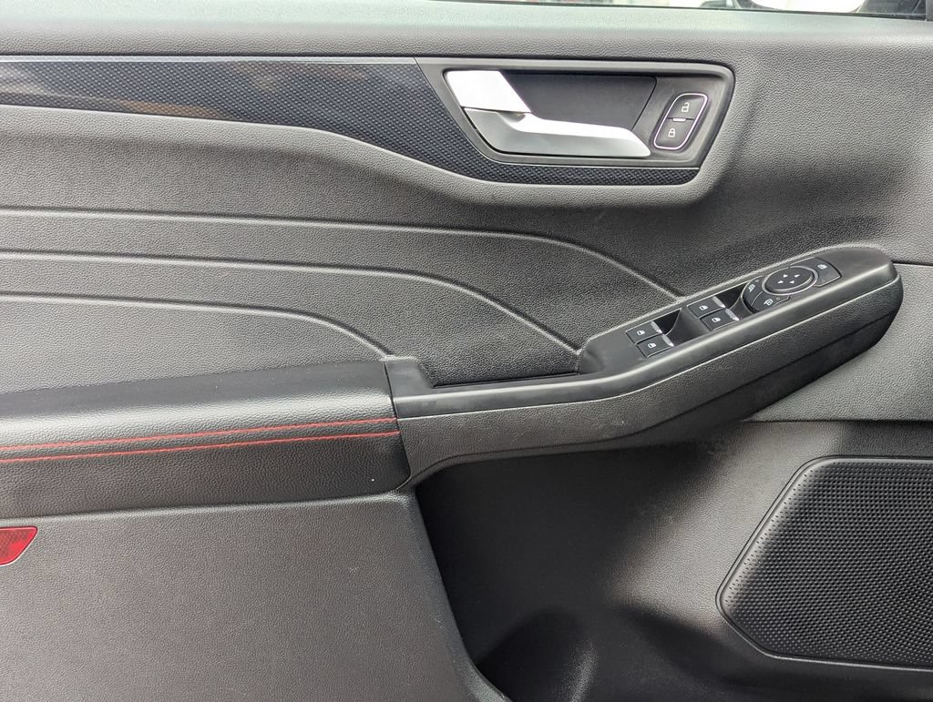 Used 2025 Ford Escape ST-Line Select AWD/4WD image 12