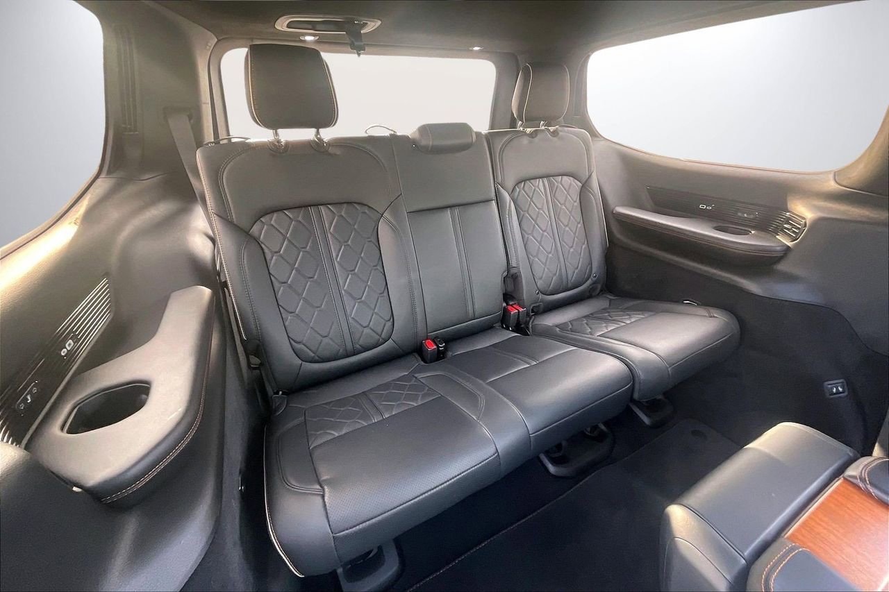 Used 2024 Jeep Grand Wagoneer Series III w/ HD Trailer Tow Package image 27