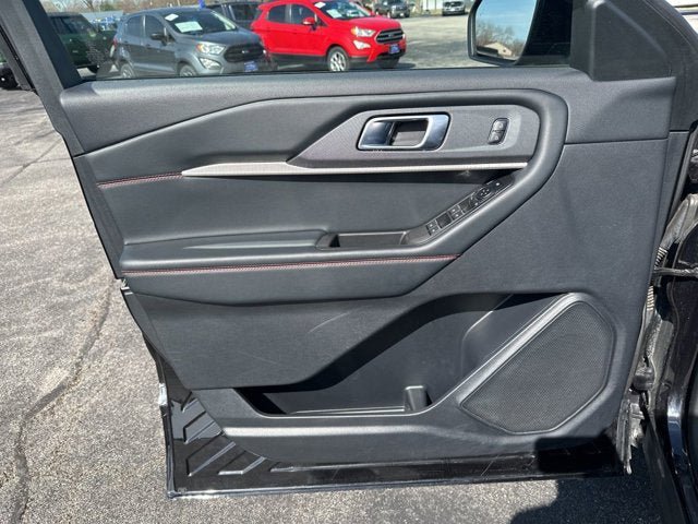Used 2025 Ford Explorer ST-Line w/ ST-Line Street Pack AWD/4WD image 12