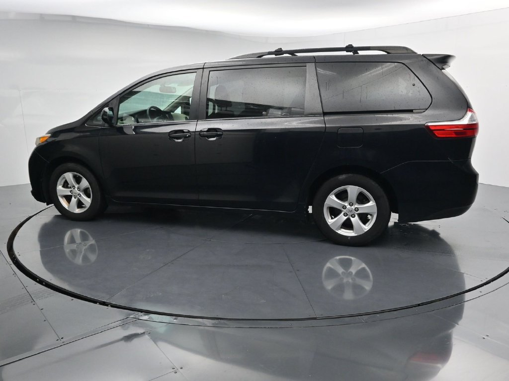 Used 2017 Toyota Sienna LE FWD image 5