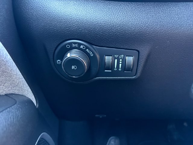 Used 2023 Jeep Compass Latitude AWD/4WD image 34