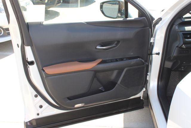 Used 2019 Lexus UX 200 FWD image 11