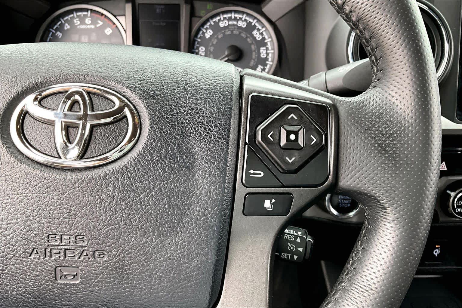 Used 2017 Toyota Tacoma TRD Off-Road w/ Tow Package RWD image 25
