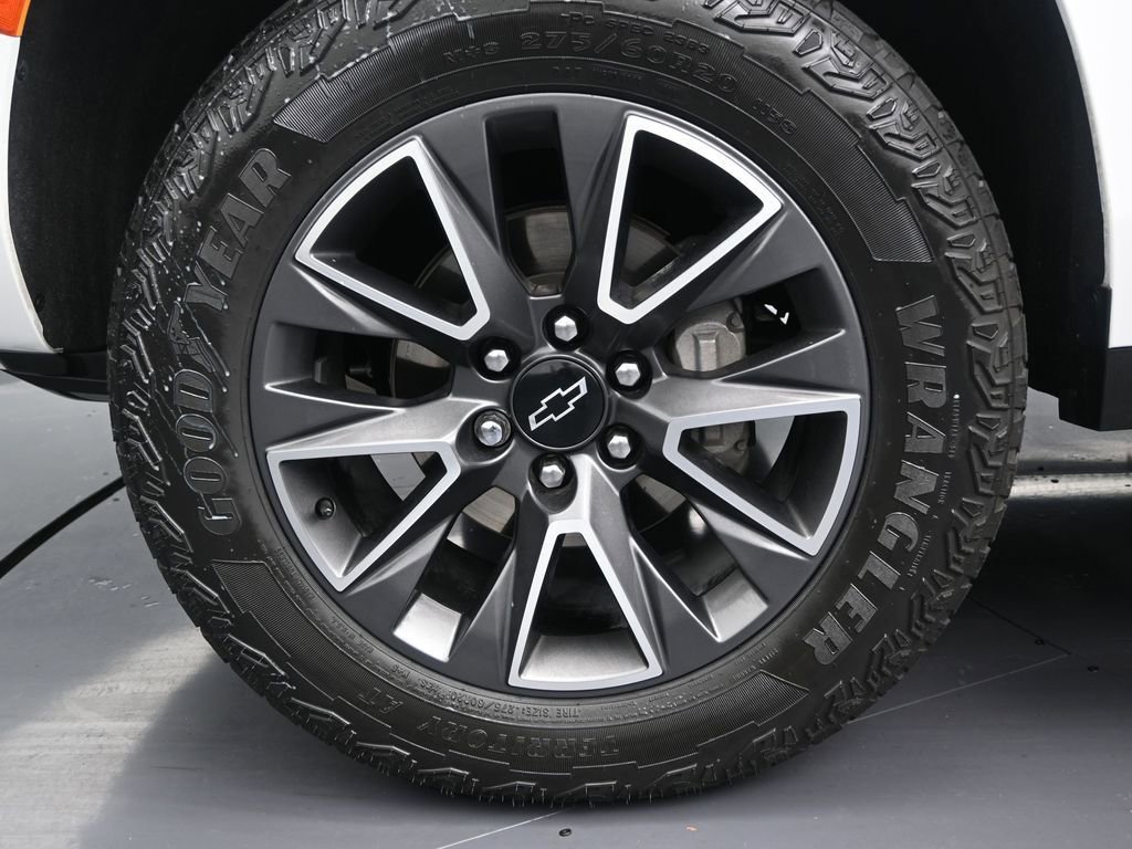 Used 2024 Chevrolet Suburban Z71 w/ Luxury Package image 10