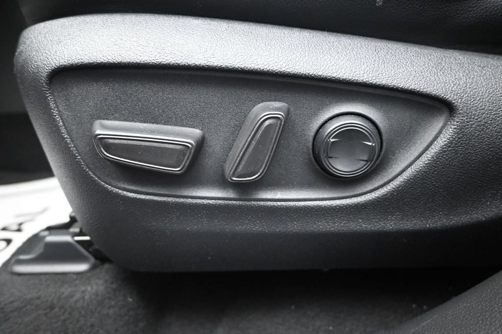 Used 2021 Toyota Highlander XSE FWD image 11