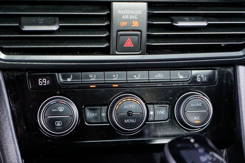 Used 2022 Volkswagen Jetta SE FWD image 32