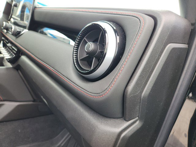 Used 2025 Chevrolet Colorado Z71 w/ Technology Package image 14