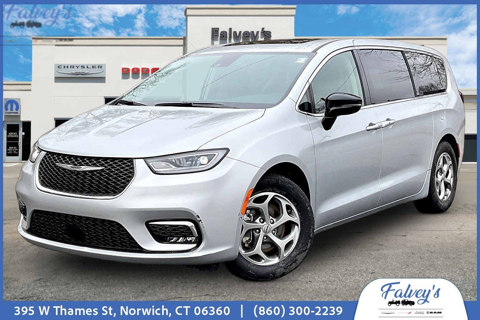 Used 2024 Chrysler Pacifica Limited image 1