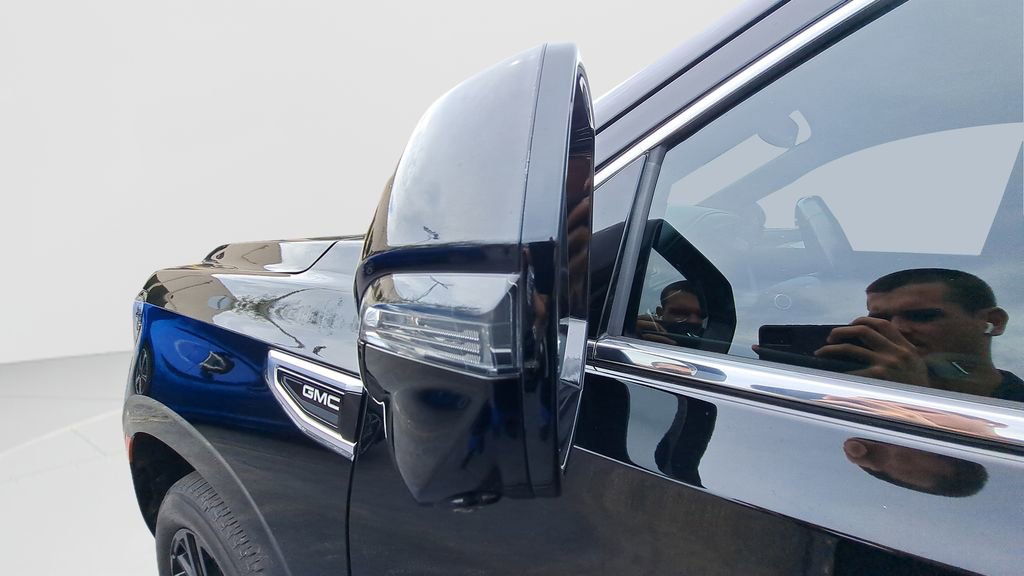 Used 2021 GMC Yukon Denali w/ LPO, Illumination Package image 4