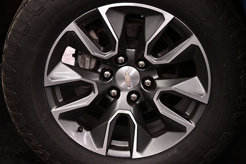 Used 2023 Chevrolet Silverado 1500 LT AWD/4WD image 9