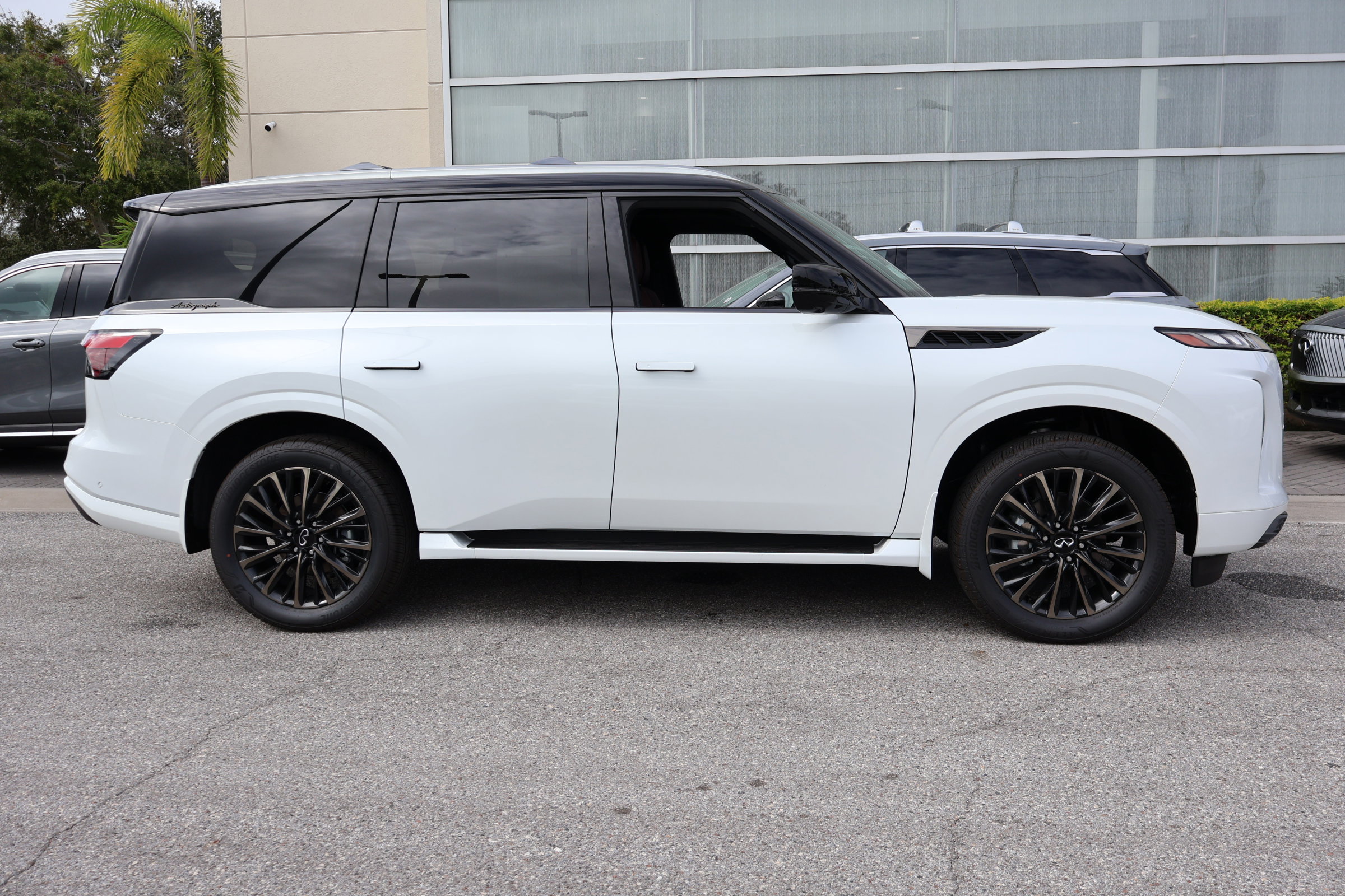 New 2026 INFINITI QX80 Autograph image 8