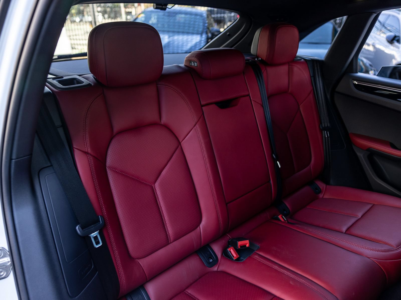 Certified 2025 Porsche Macan S AWD/4WD image 36