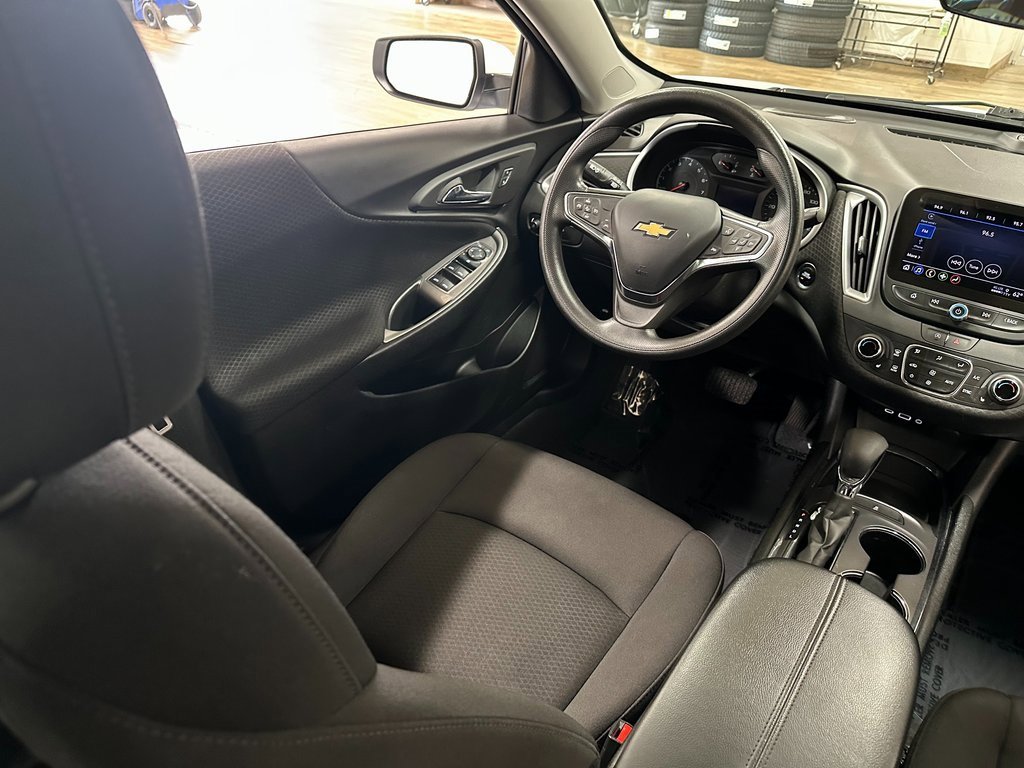 Used 2023 Chevrolet Malibu LT image 13