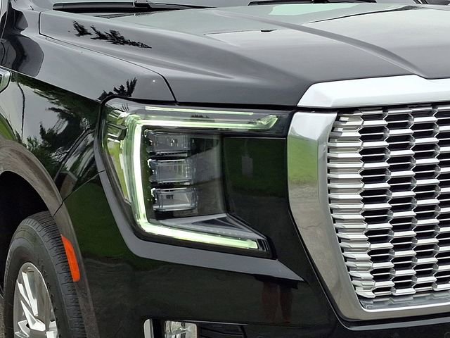 Used 2022 GMC Yukon XL Denali AWD/4WD image 11