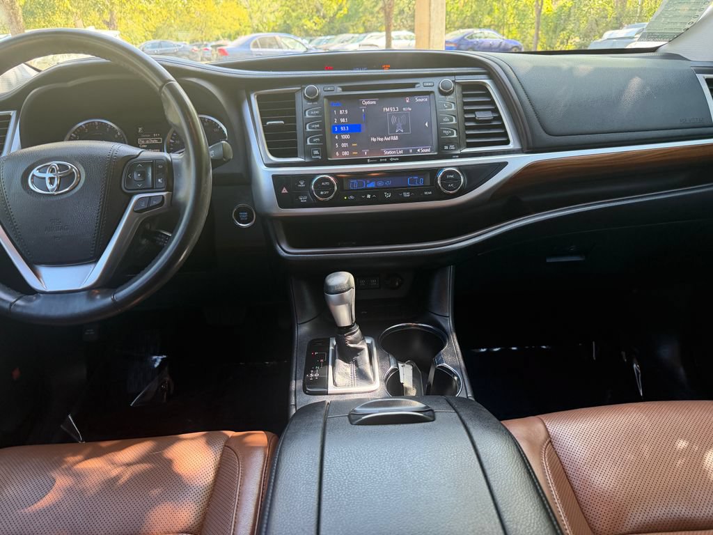 Used 2018 Toyota Highlander Limited FWD image 14