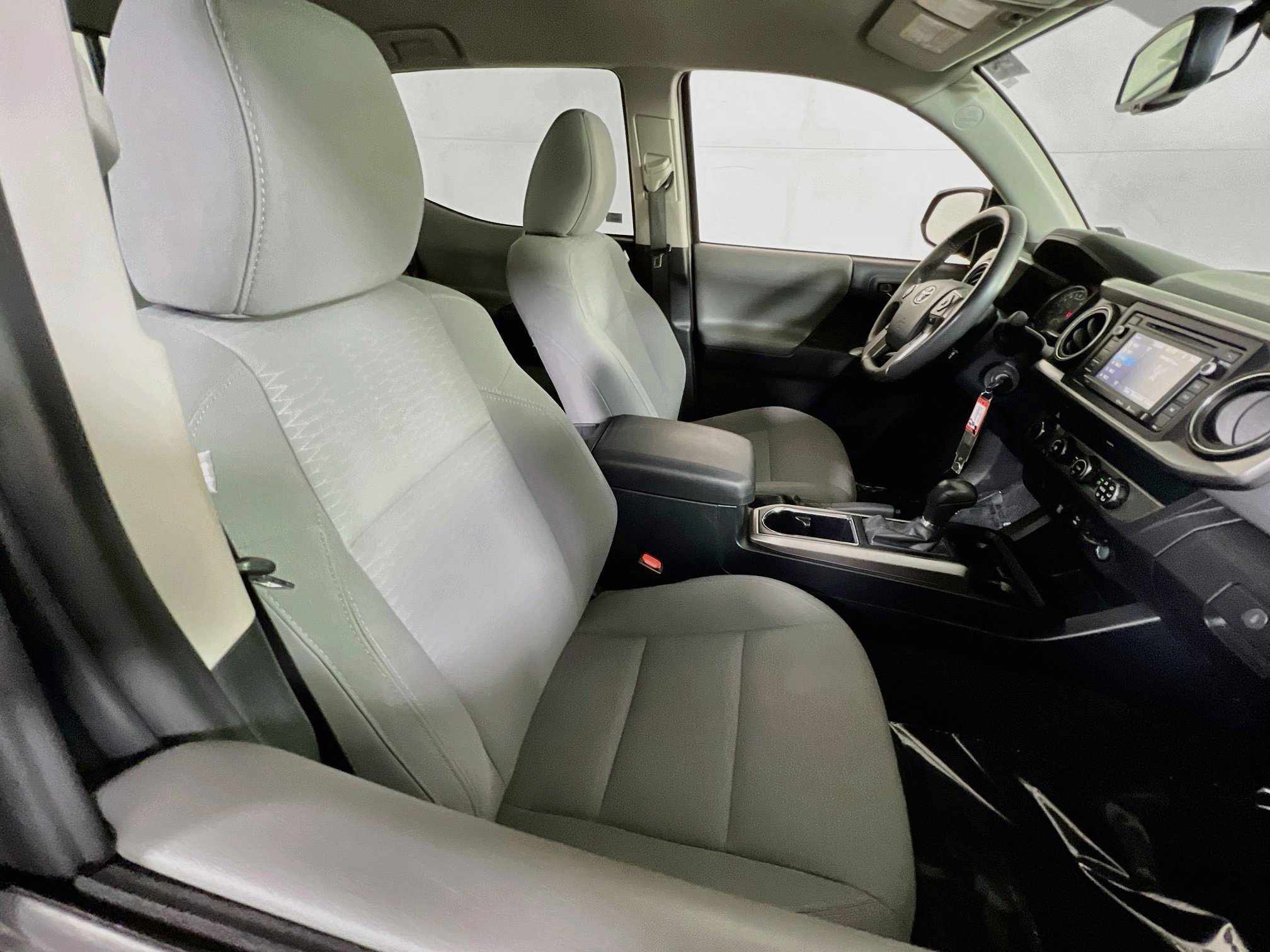 Used 2019 Toyota Tacoma SR5 AWD/4WD image 25