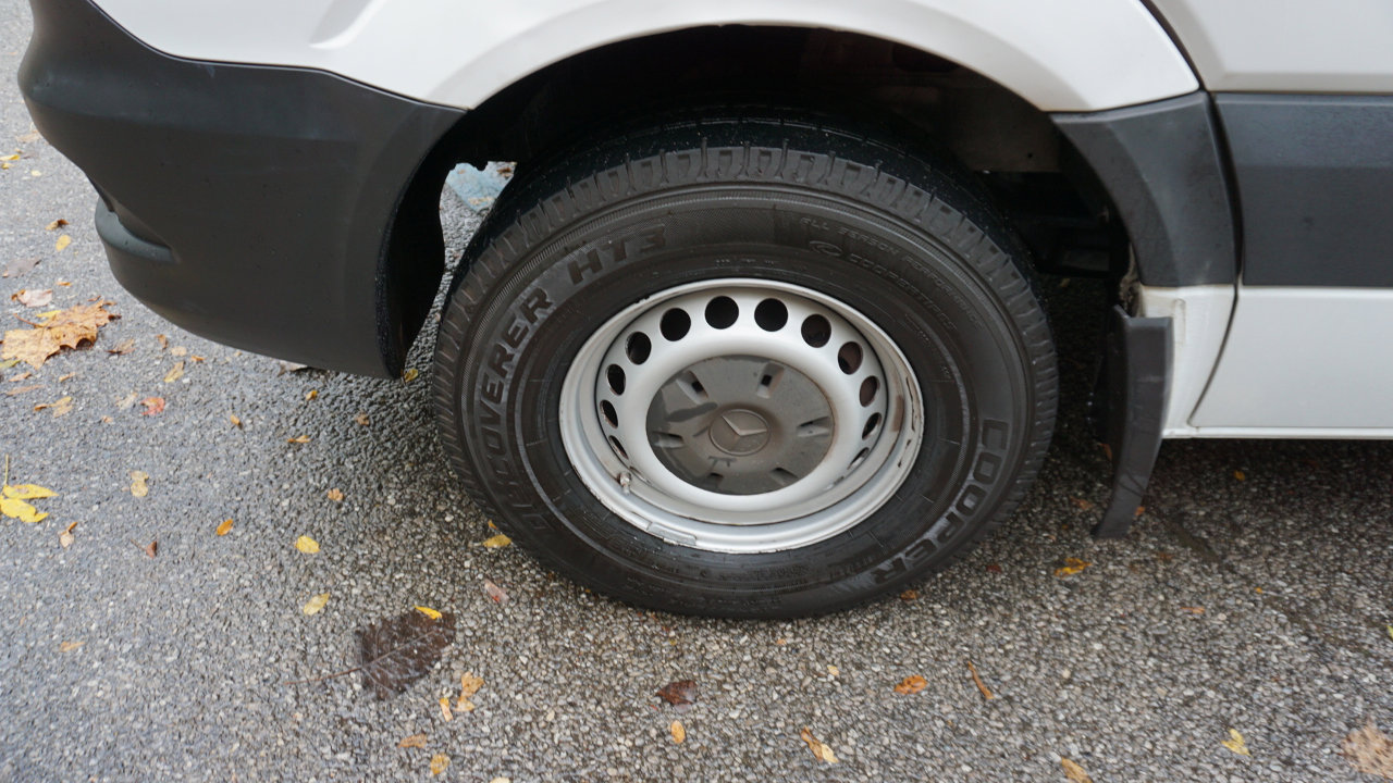 Used 2017 Mercedes-Benz Sprinter 2500 image 9