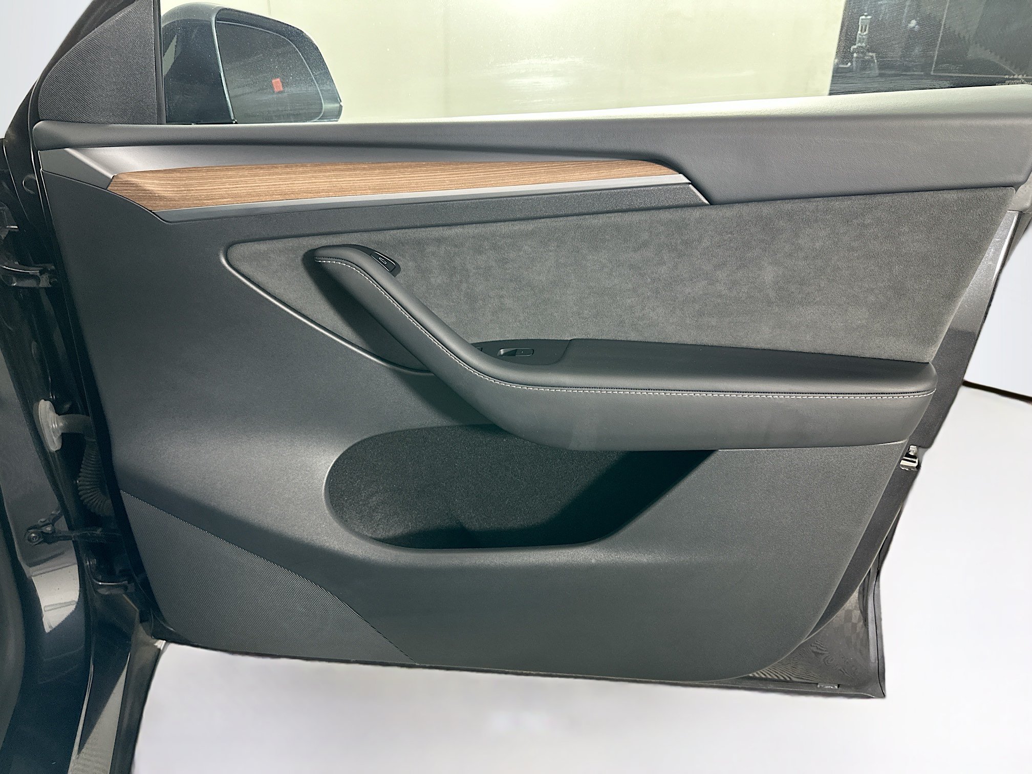 Used 2025 Tesla Model Y Long Range RWD image 31