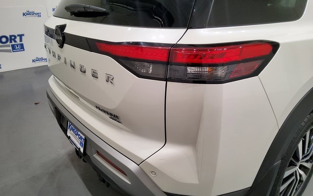 Used 2024 Nissan Pathfinder Platinum image 13
