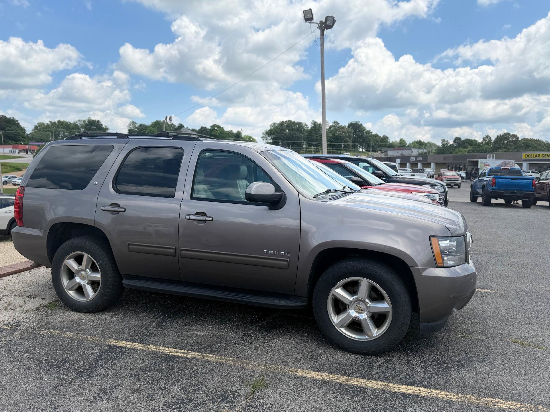 Used 2012 Chevrolet Tahoe LT w/ Luxury Package AWD/4WD image 2