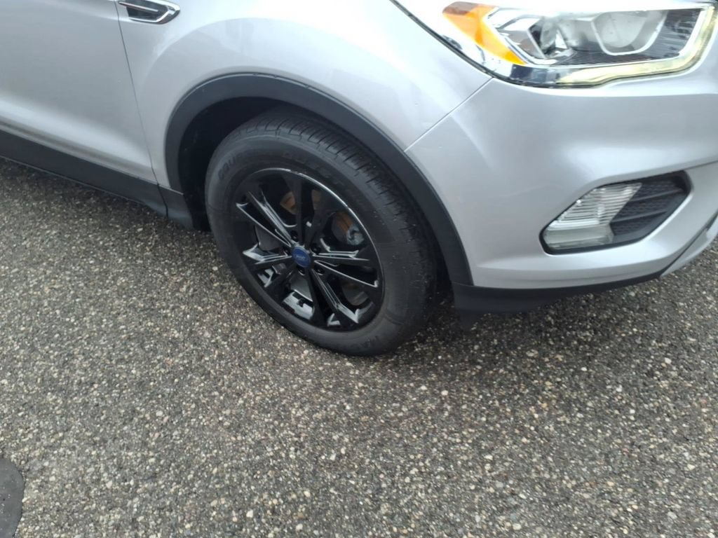 Certified 2017 Ford Escape SE w/ SE Leather Comfort Package FWD image 5