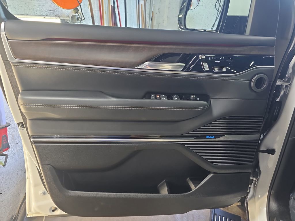 Used 2022 Jeep Grand Wagoneer Series I AWD/4WD image 31