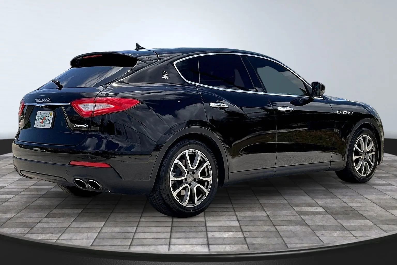 Used 2018 Maserati Levante AWD/4WD image 6