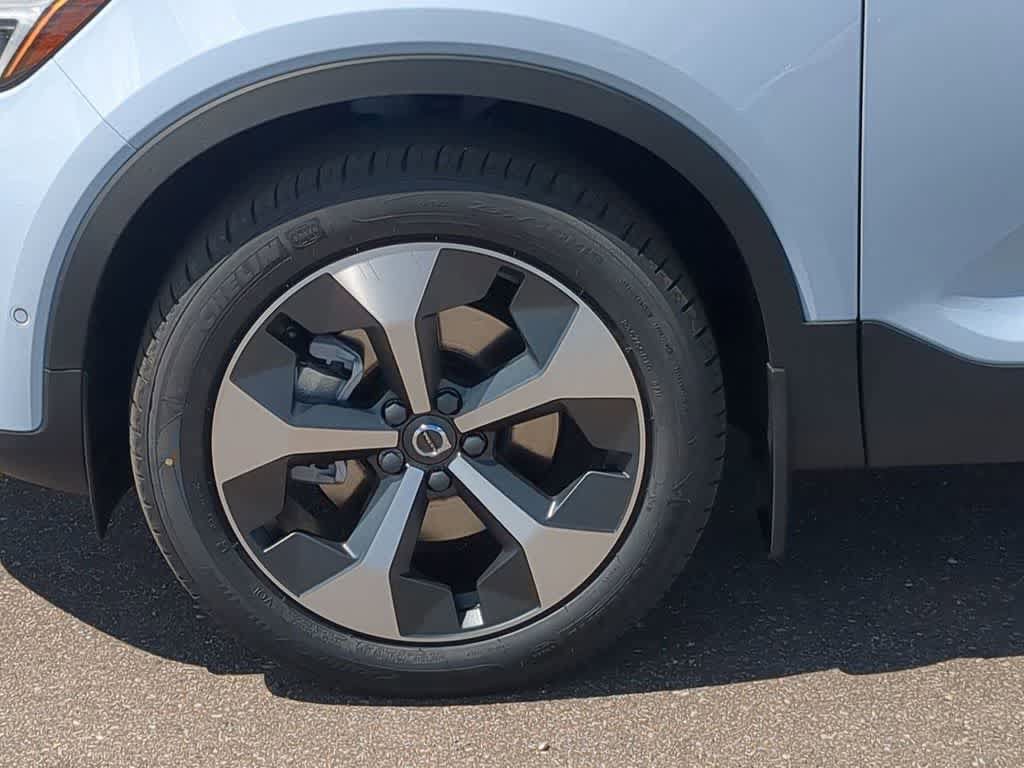 New 2026 Volvo XC40 B5 Plus w/ Protection Package Premier AWD/4WD image 13