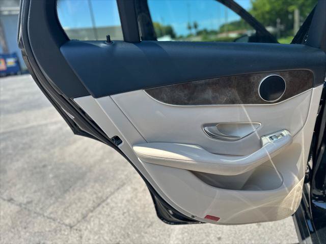 Used 2018 Mercedes-Benz GLC 300 w/ Premium Package image 18