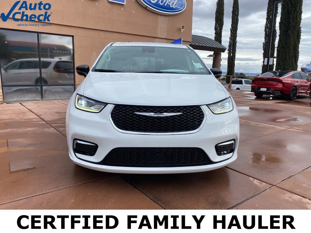 Used 2024 Chrysler Pacifica Touring-L FWD image 11