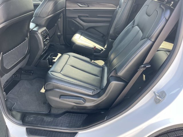Used 2025 Jeep Grand Cherokee L Limited AWD/4WD image 20