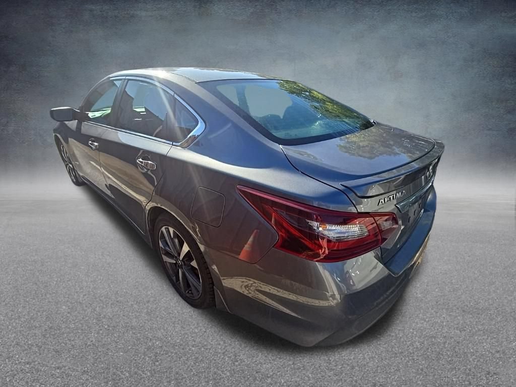 Used 2017 Nissan Altima 2.5 SR FWD image 5