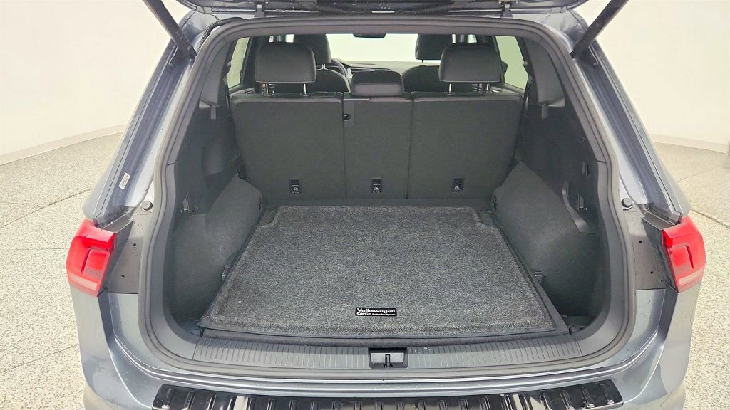 Used 2023 Volkswagen Tiguan SEL R-Line image 23