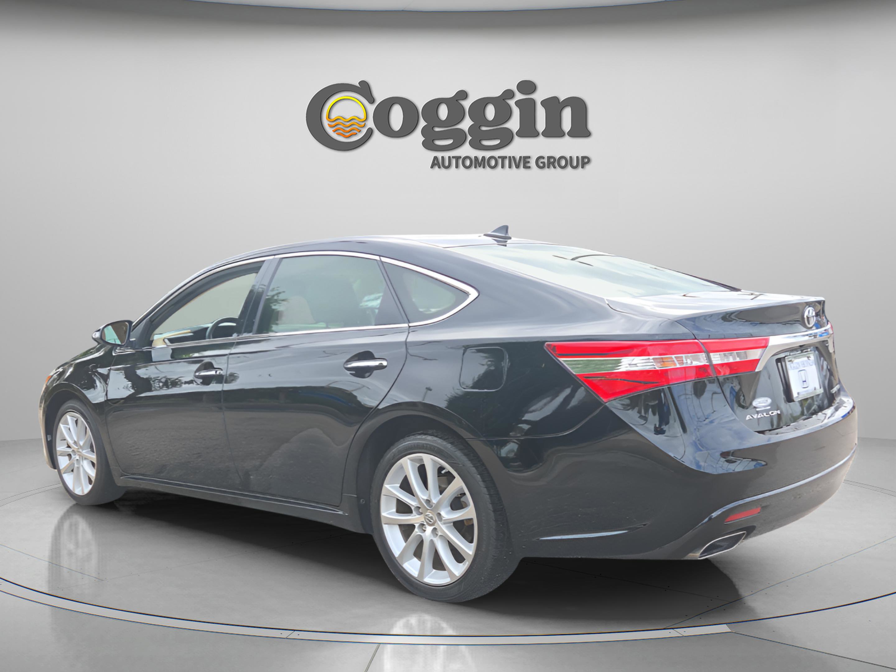 Used 2014 Toyota Avalon Limited image 3