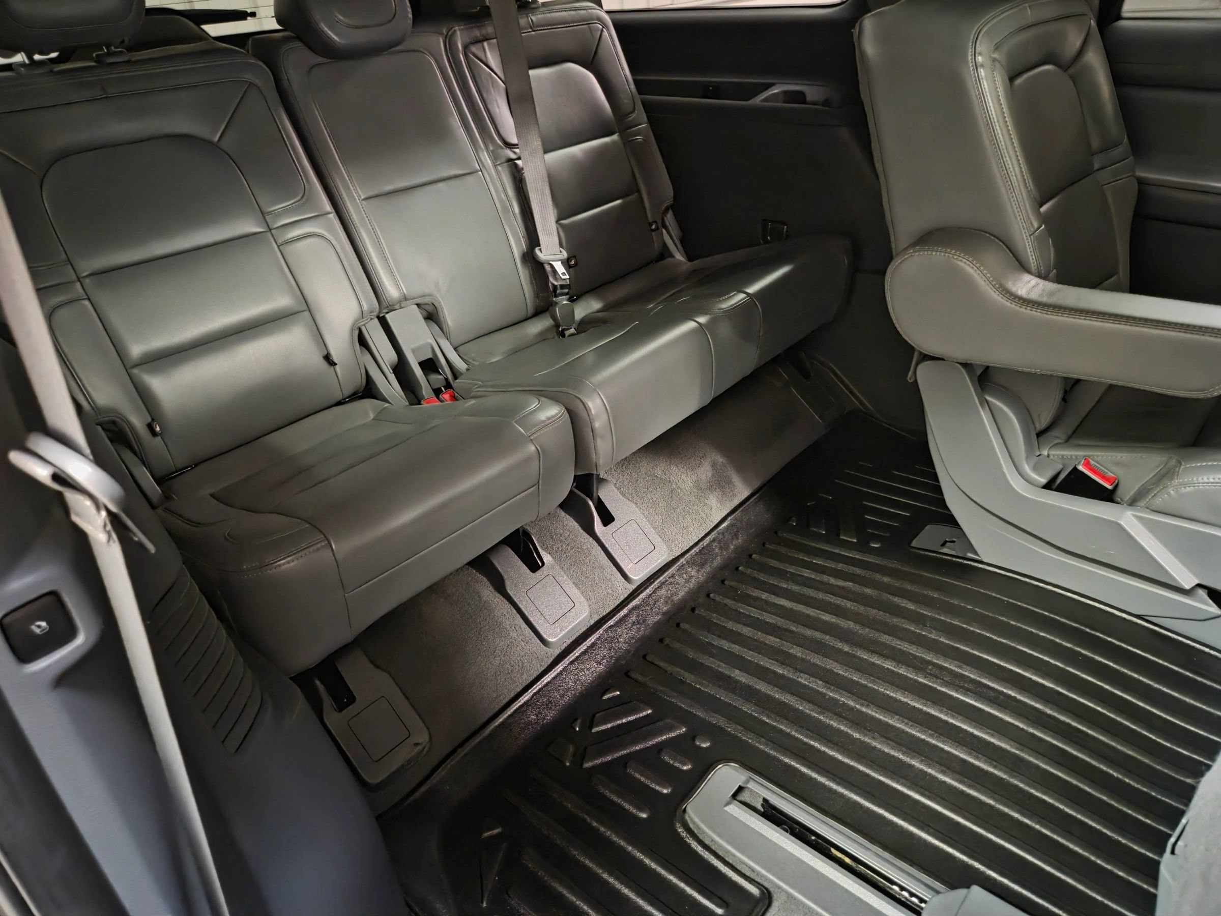 Used 2021 Lincoln Navigator L Reserve RWD image 36