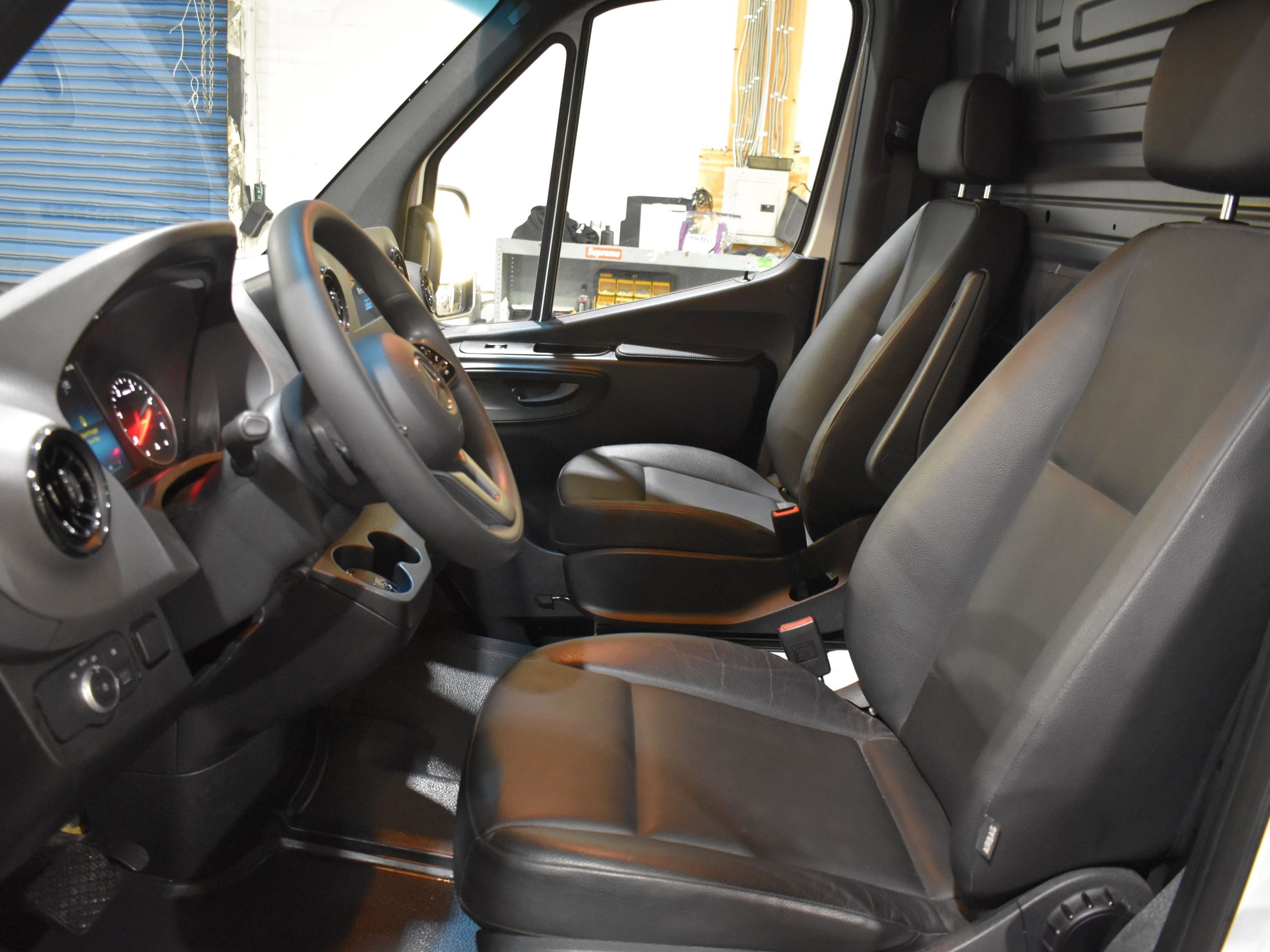 Used 2024 Mercedes-Benz Sprinter 2500 w/ Acoustic Package image 23