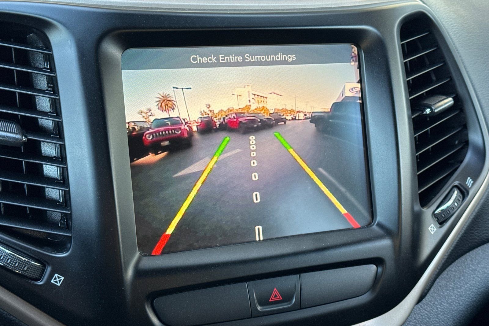 Used 2016 Jeep Cherokee Latitude FWD image 19