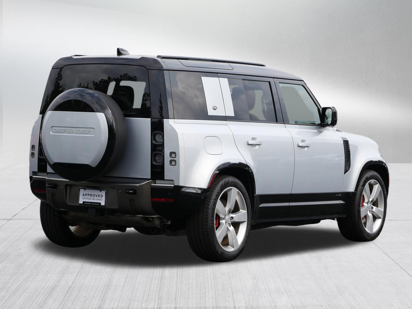 Certified 2024 Land Rover Defender 110 X AWD/4WD image 5