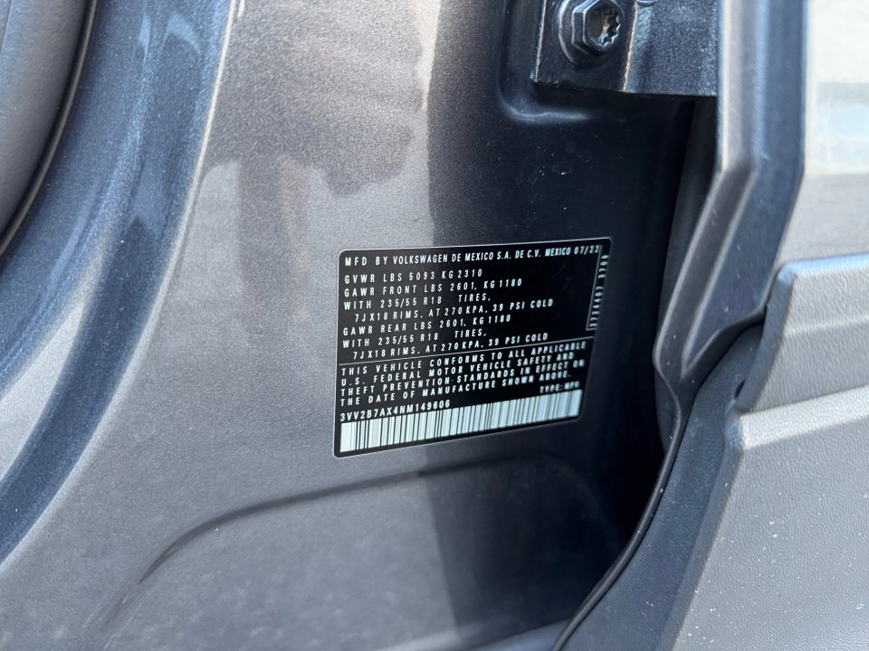 Used 2022 Volkswagen Tiguan SE image 39