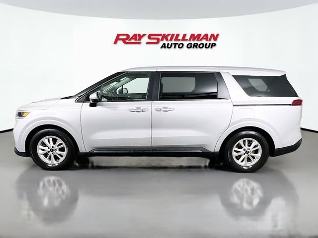 Used 2023 Kia Carnival LX image 4