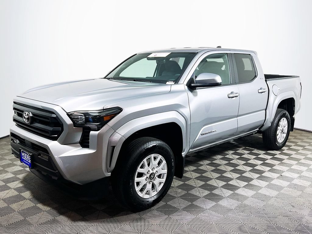 Certified 2025 Toyota Tacoma SR5 AWD/4WD image 3