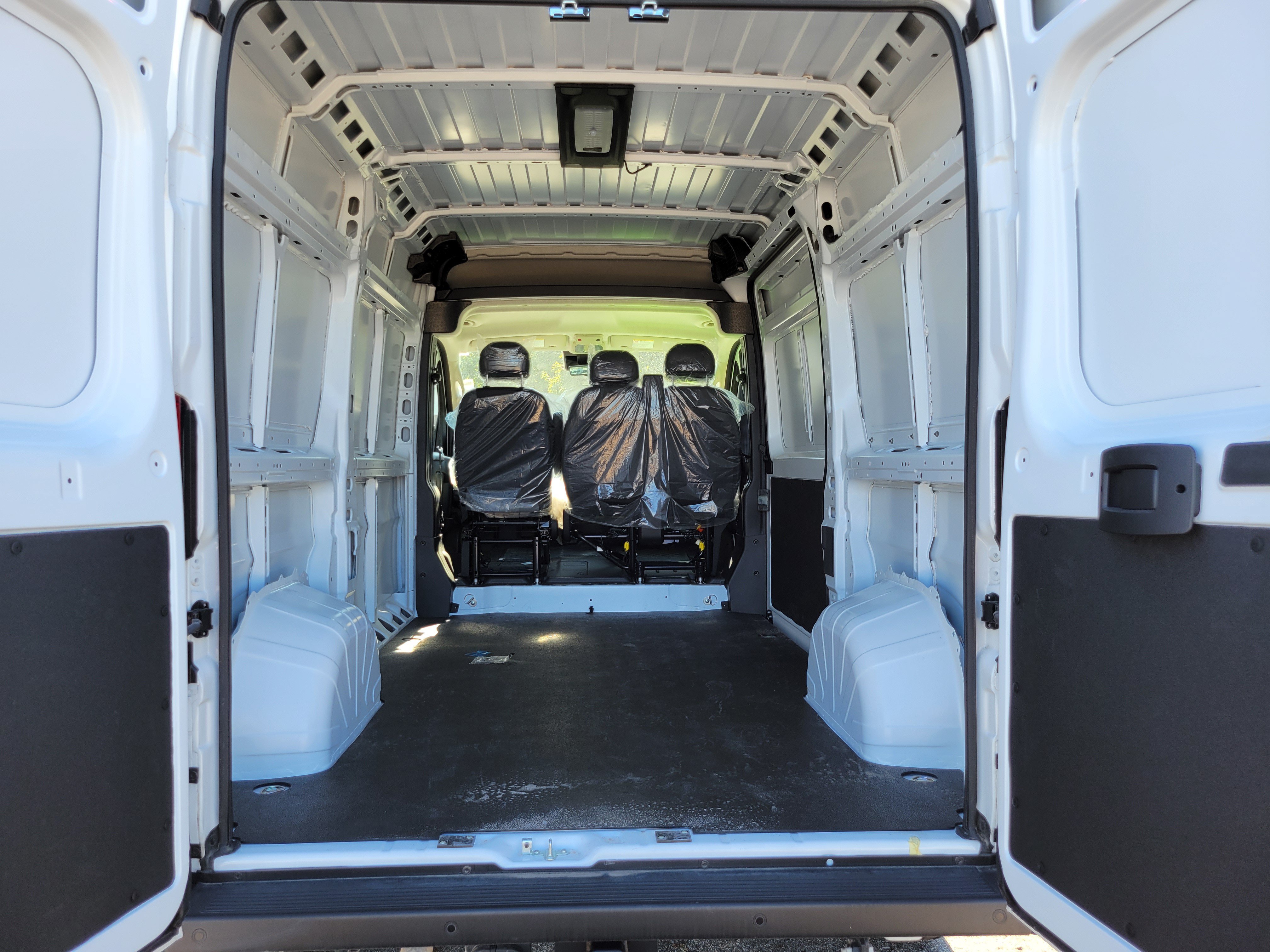 Used 2025 RAM ProMaster 2500 w/ Safety Group FWD image 16
