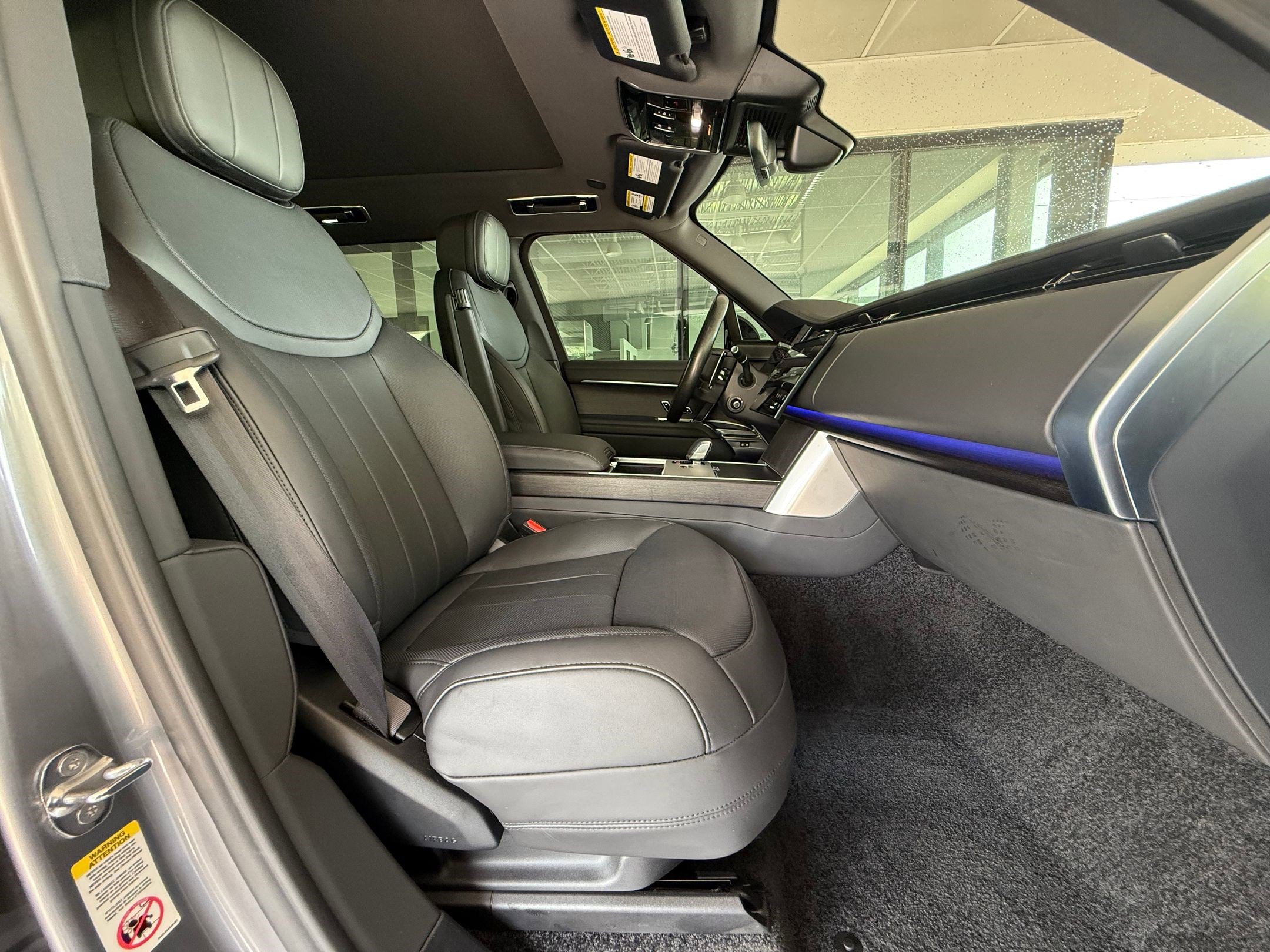 Certified 2025 Land Rover Range Rover SE image 33