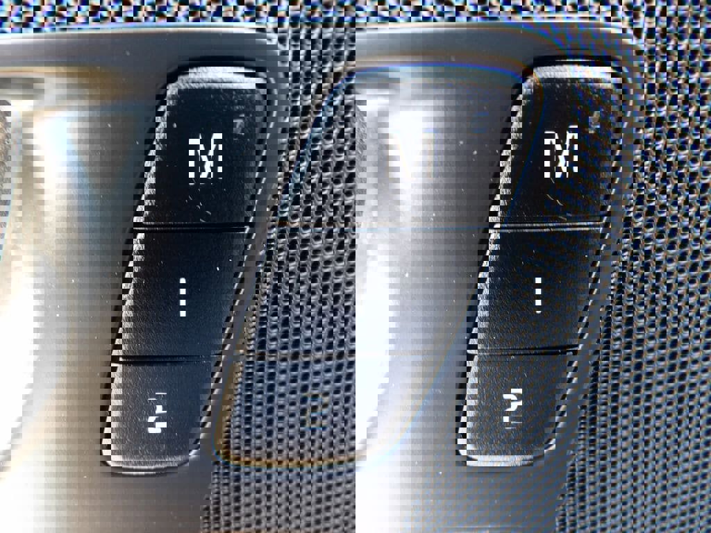 Certified 2025 Volvo XC60 B5 Plus w/ Protection Package Premier image 12