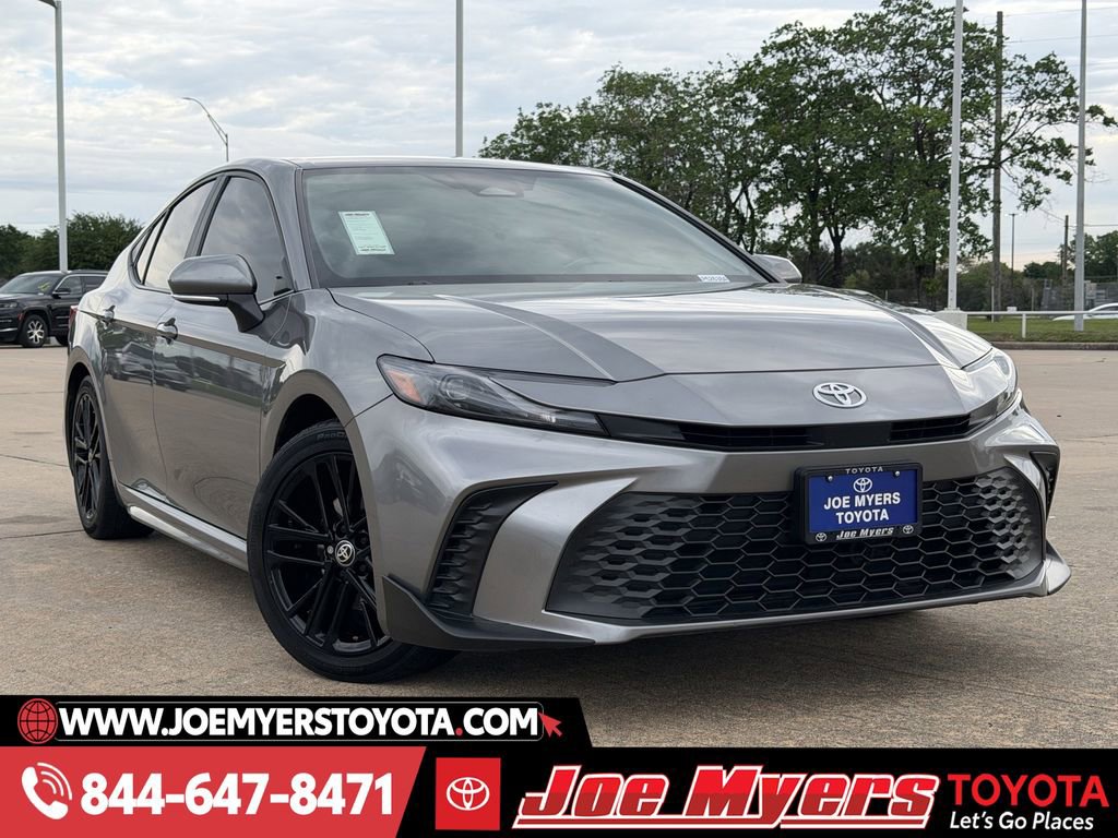 Used 2025 Toyota Camry SE image 2
