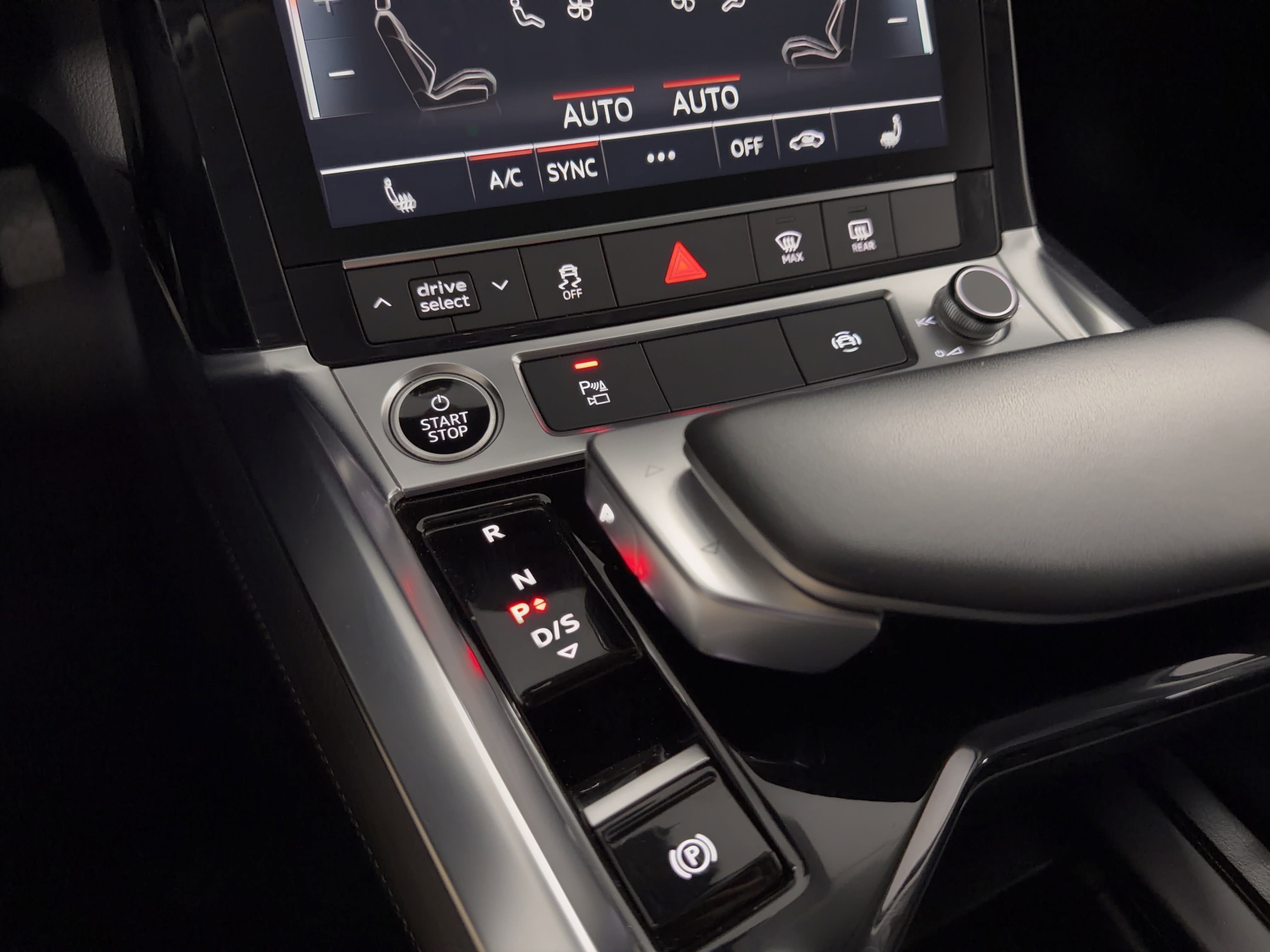 Used 2023 Audi e-tron Premium w/ Convenience Plus Package image 25