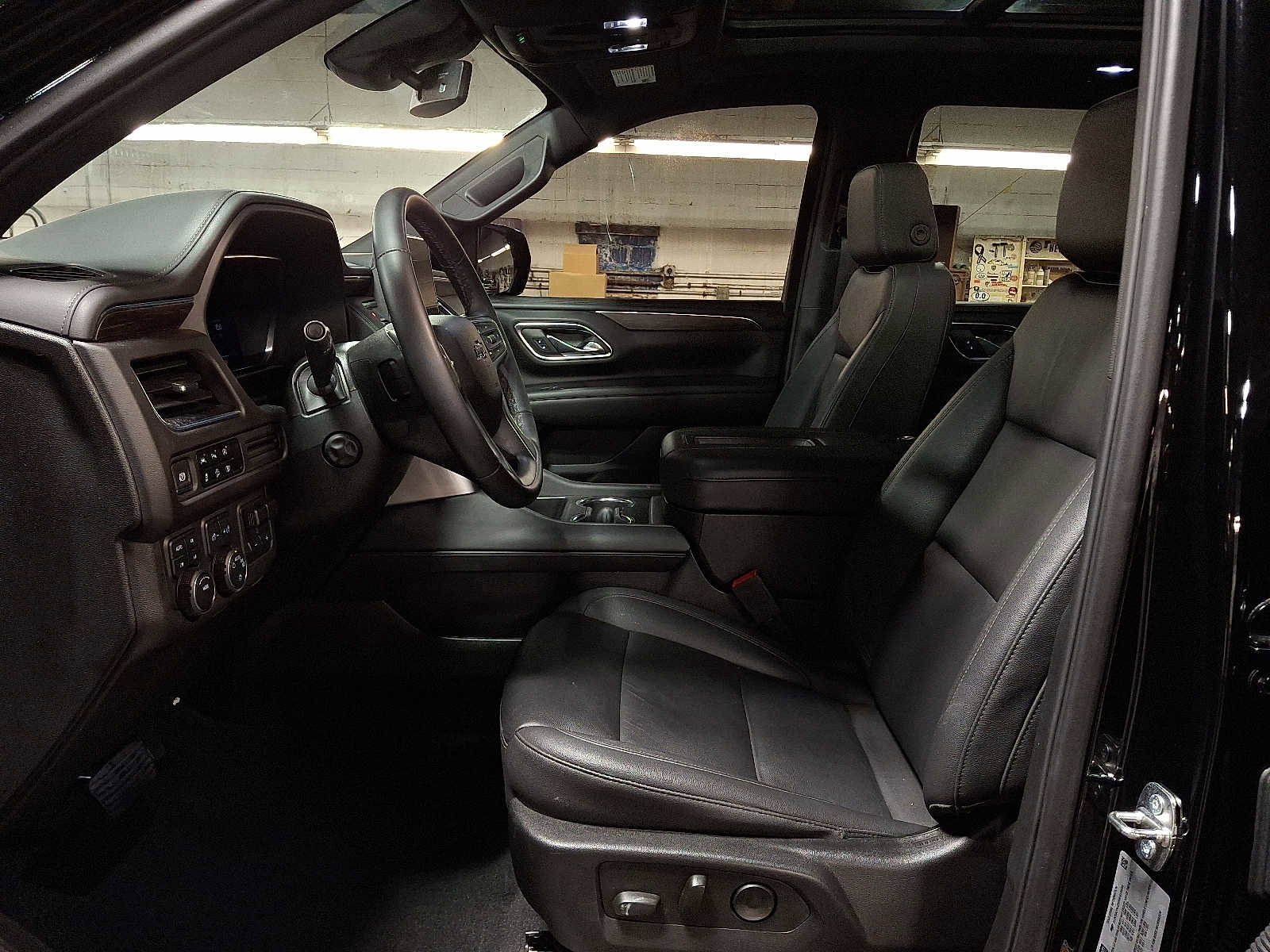 Used 2024 Chevrolet Tahoe Z71 w/ Luxury Package image 16