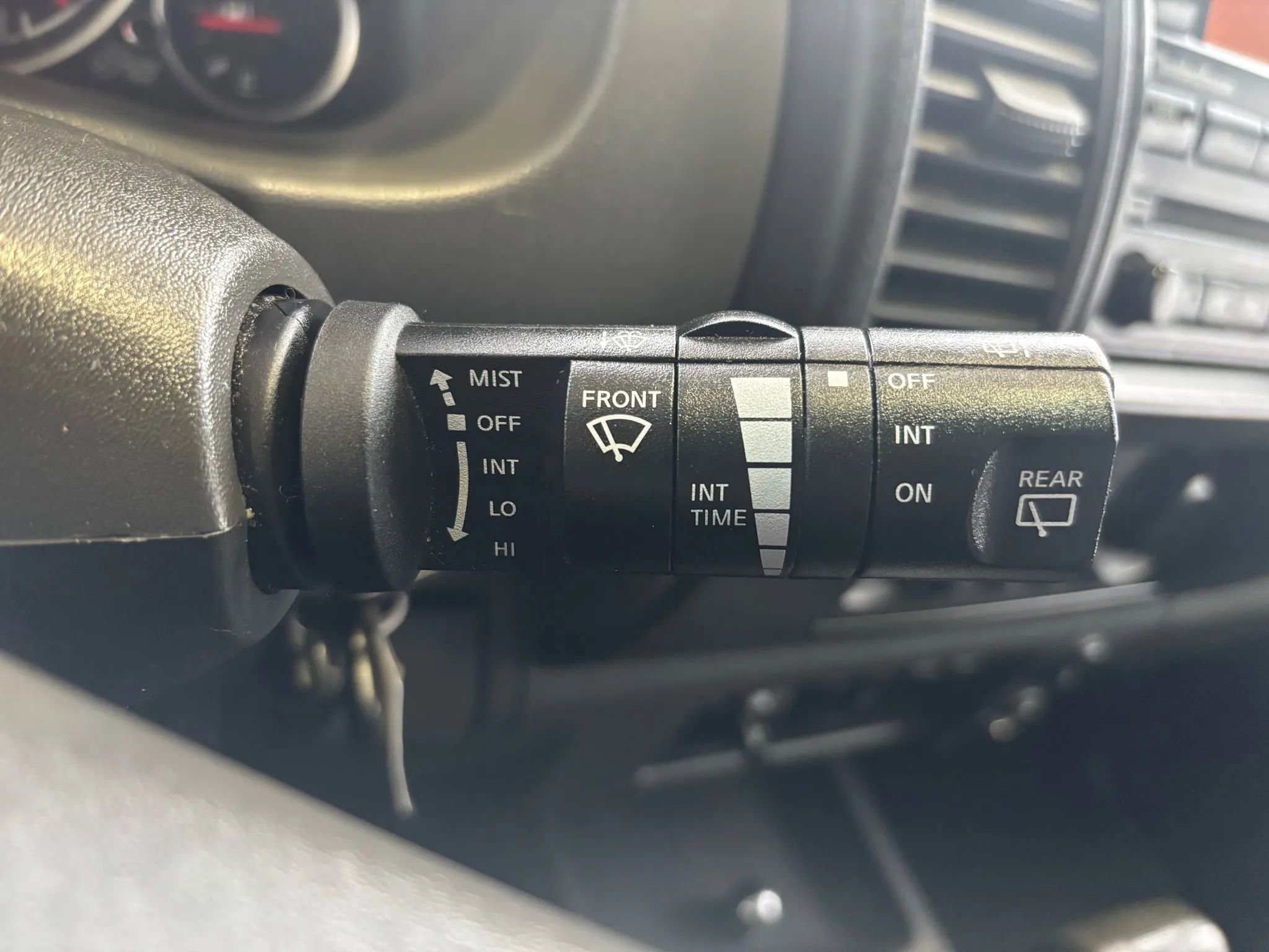 Used 2007 Nissan Xterra SE w/ Side & Curtain Airbag Pkg image 14